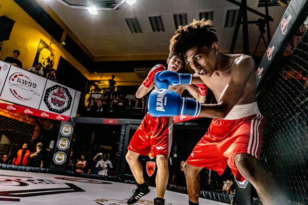 What are the most popular UK team sports for building camaraderie?