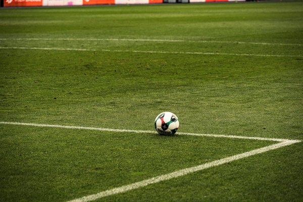 How do alternative sports clubs in the UK attract new members?